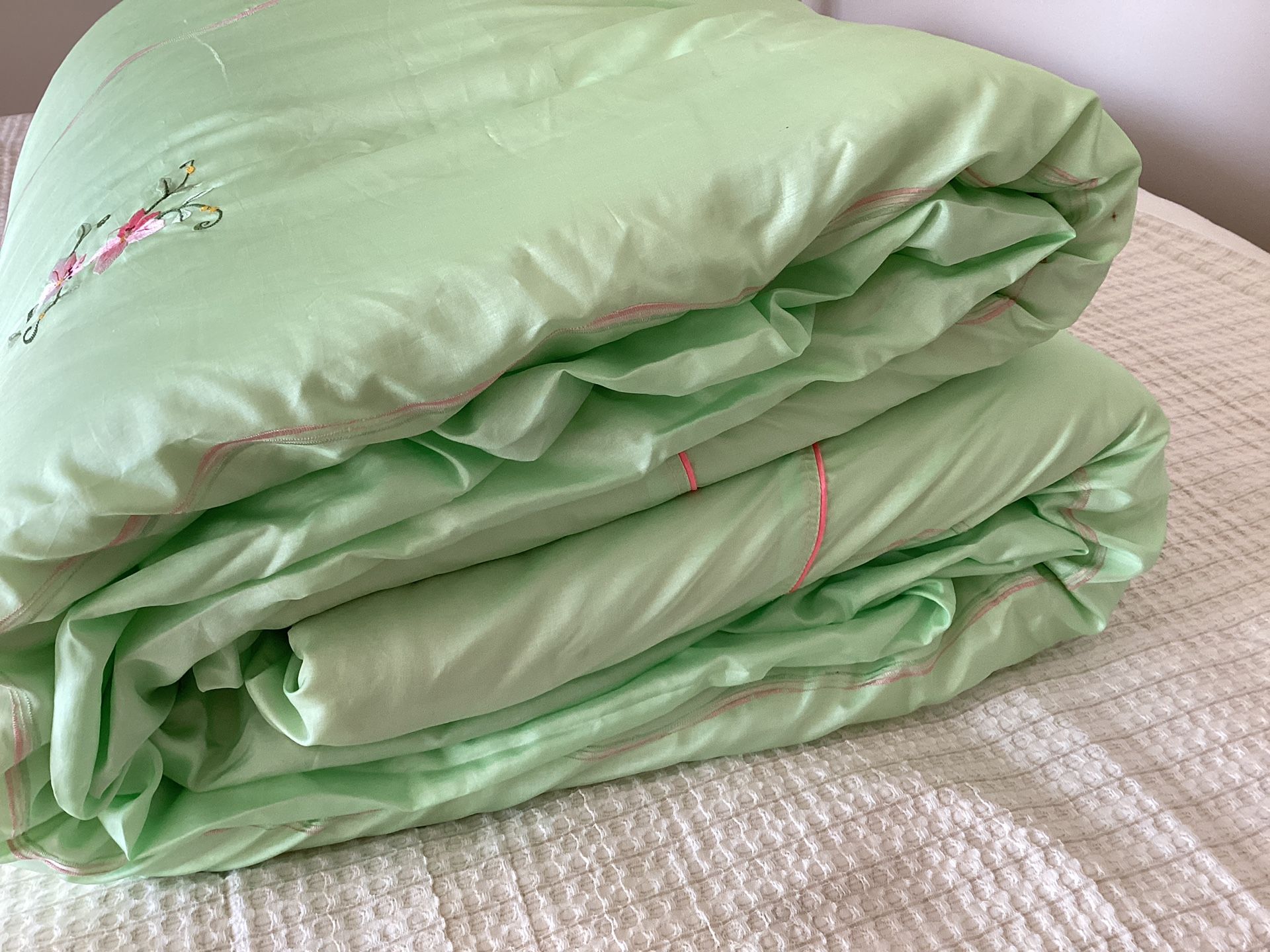 Comforter 84”x70”x2” Green Embroidered - photo 5