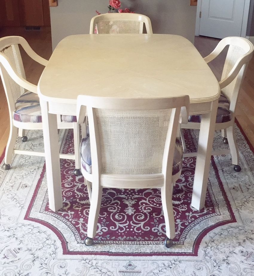 Drexel Heritage Dinning Table And Four Chairs With Top Cover Boa