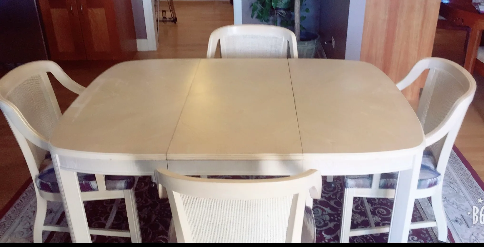 Drexel Heritage Dinning Table And Four Chairs With Top Cover Boa image indicator(6)