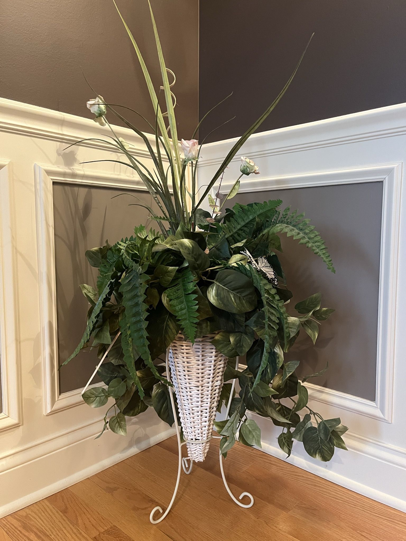 Artificial Floral Plants In Rattan Basket Home Decor Arrangement - photo 2