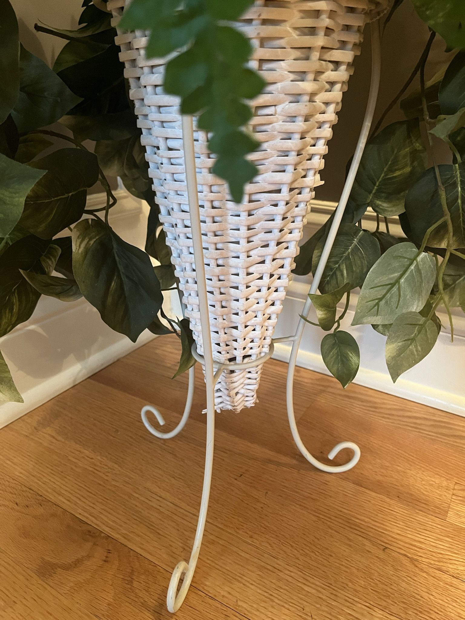 Artificial Floral Plants In Rattan Basket Home Decor Arrangement - photo 3