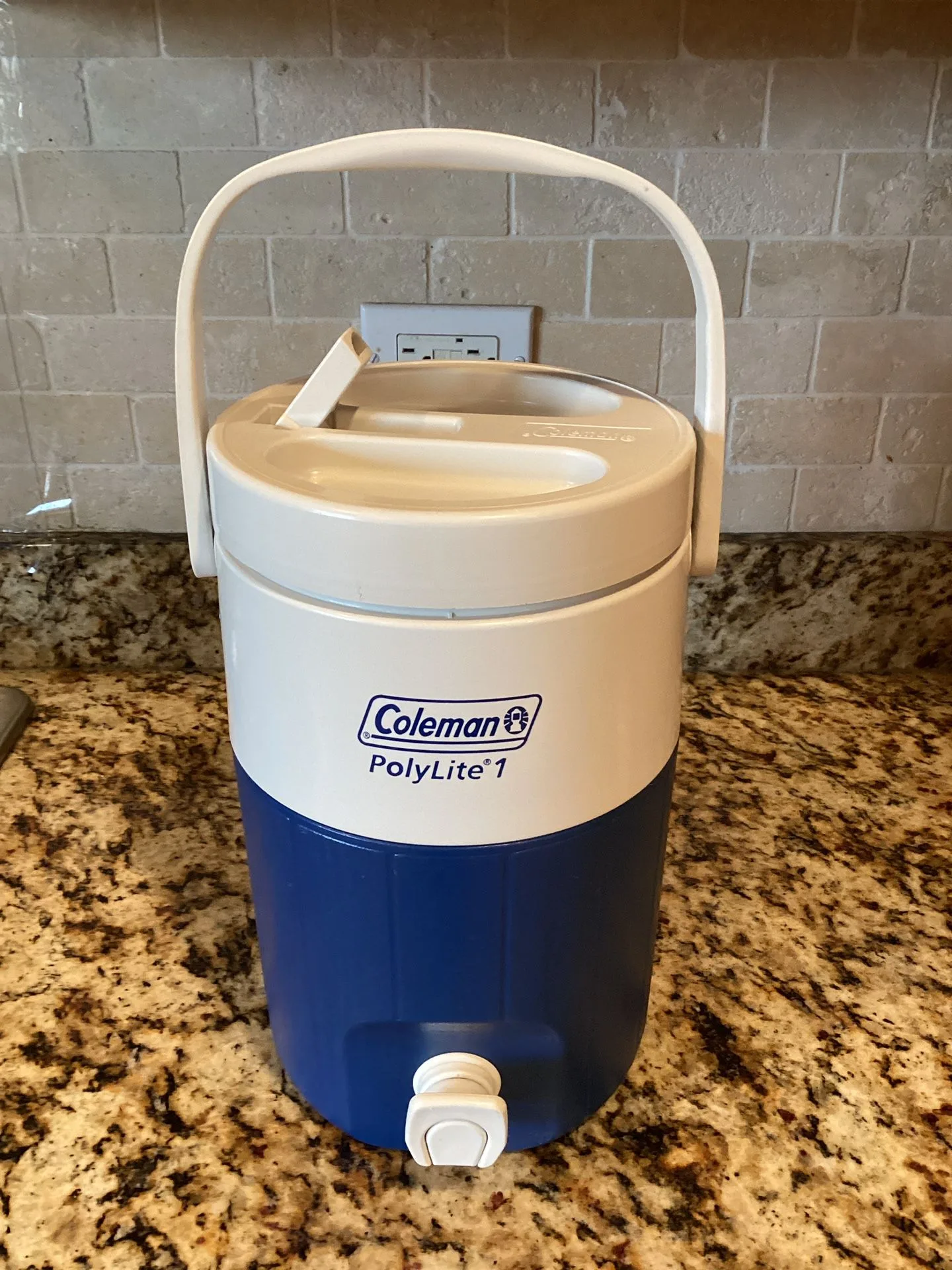 Coleman Polylite 1 Cooler Beverage Jug - 1 Gallon image indicator(6)