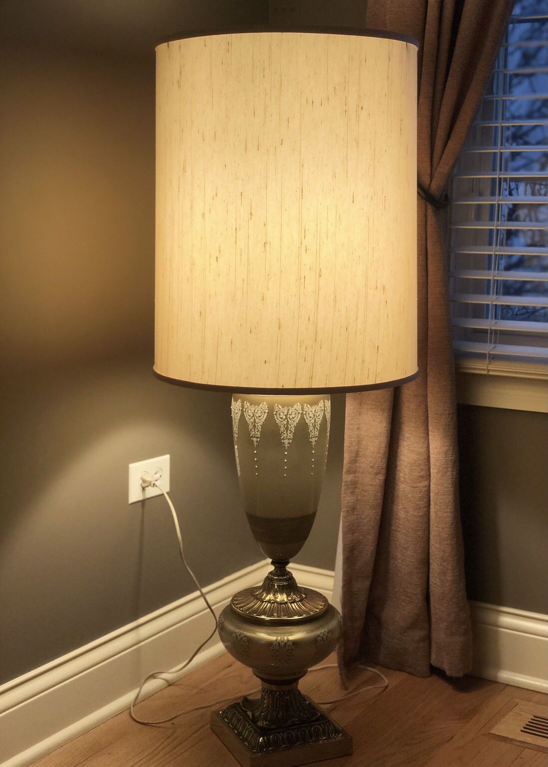 Antique Vintage Lamp Hollywood Regency