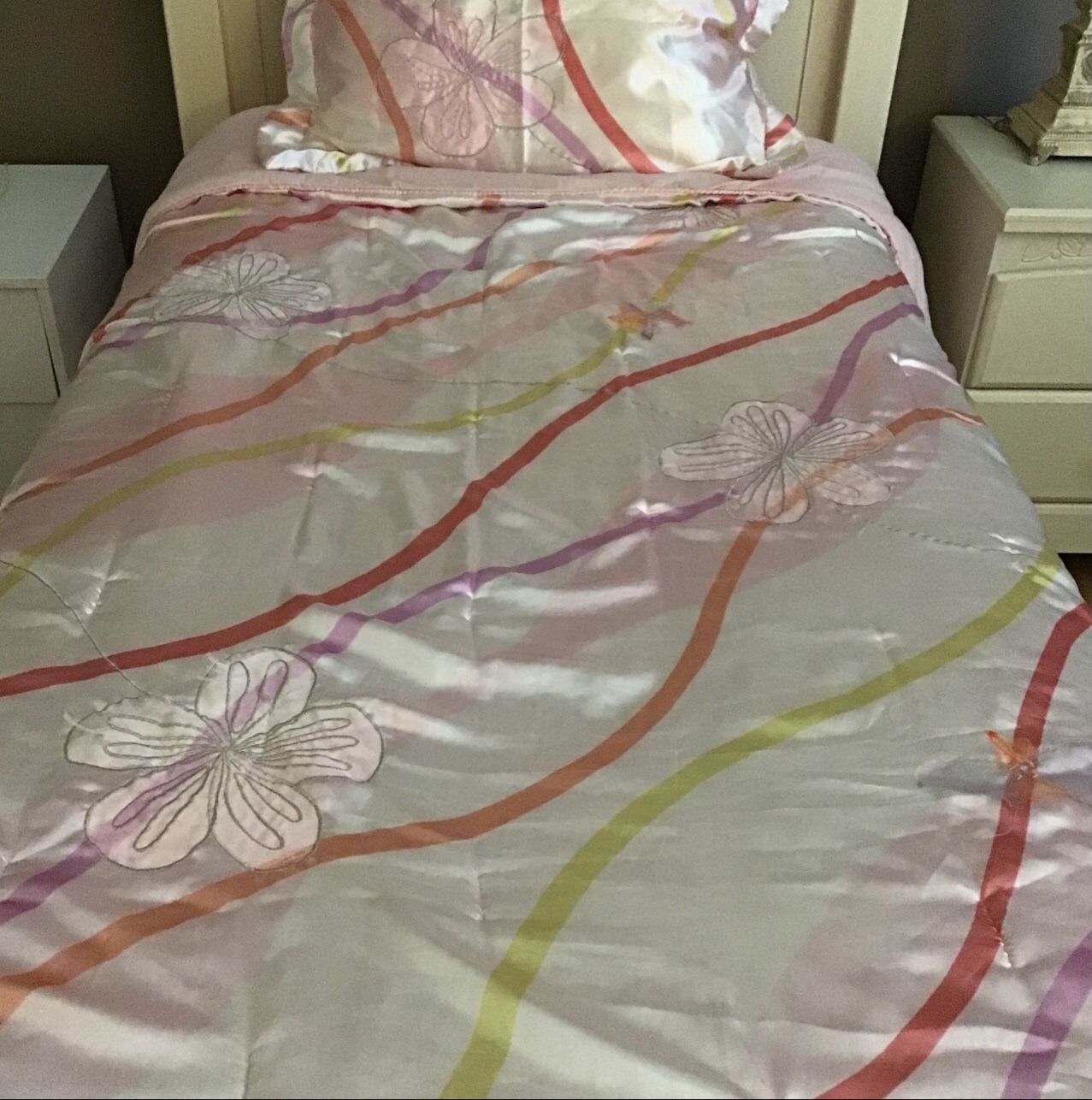 Girl’s Comforter Set Twin ( Comforter, Pillow Case, Bed Skirt)