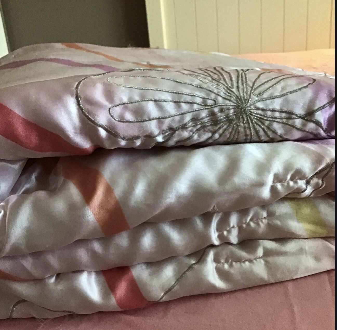 Girl’s Comforter Set Twin ( Comforter, Pillow Case, Bed Skirt) - photo 2