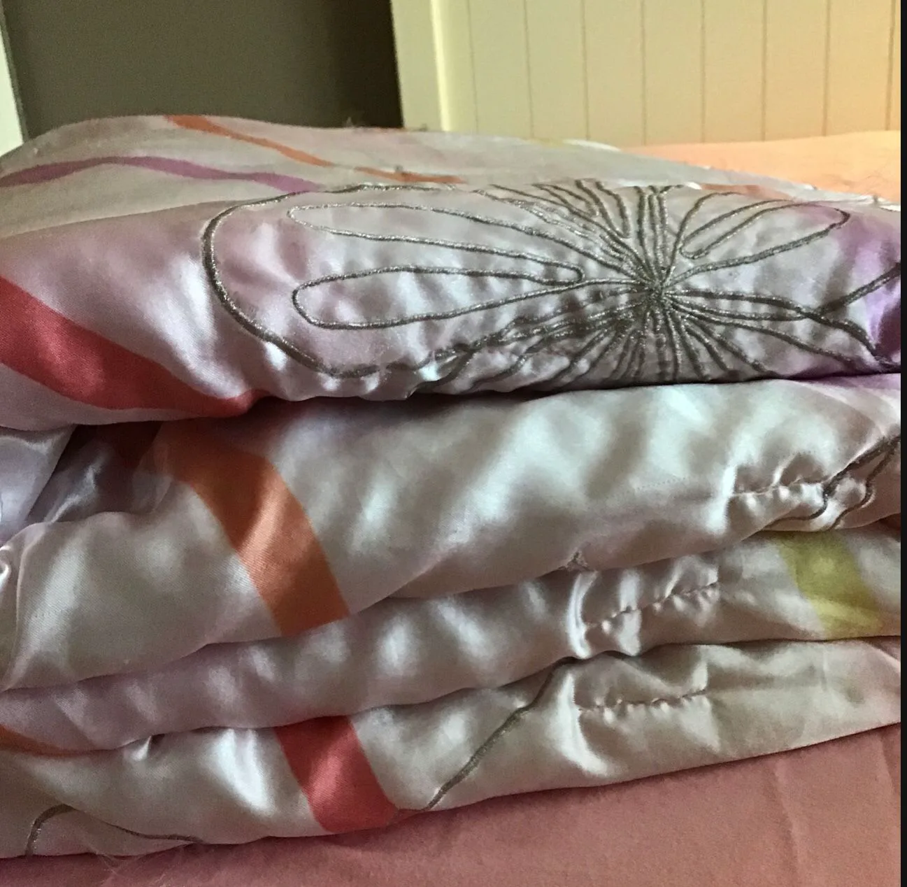 Girl’s Comforter Set Twin ( Comforter, Pillow Case, Bed Skirt) image indicator(2)