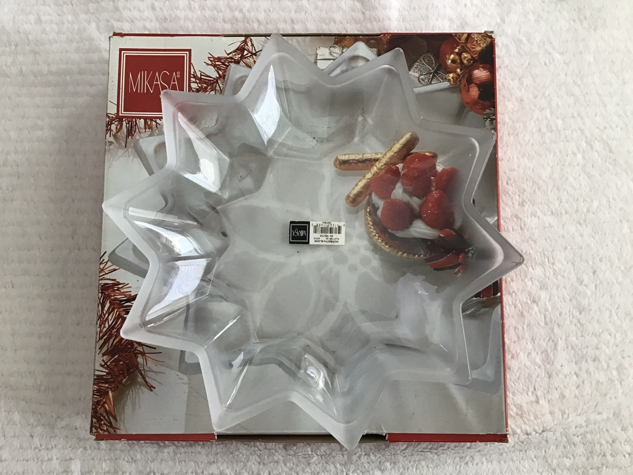Mikasa Poinsettia Bloom 13” Platter For Decor and Serving - photo 2