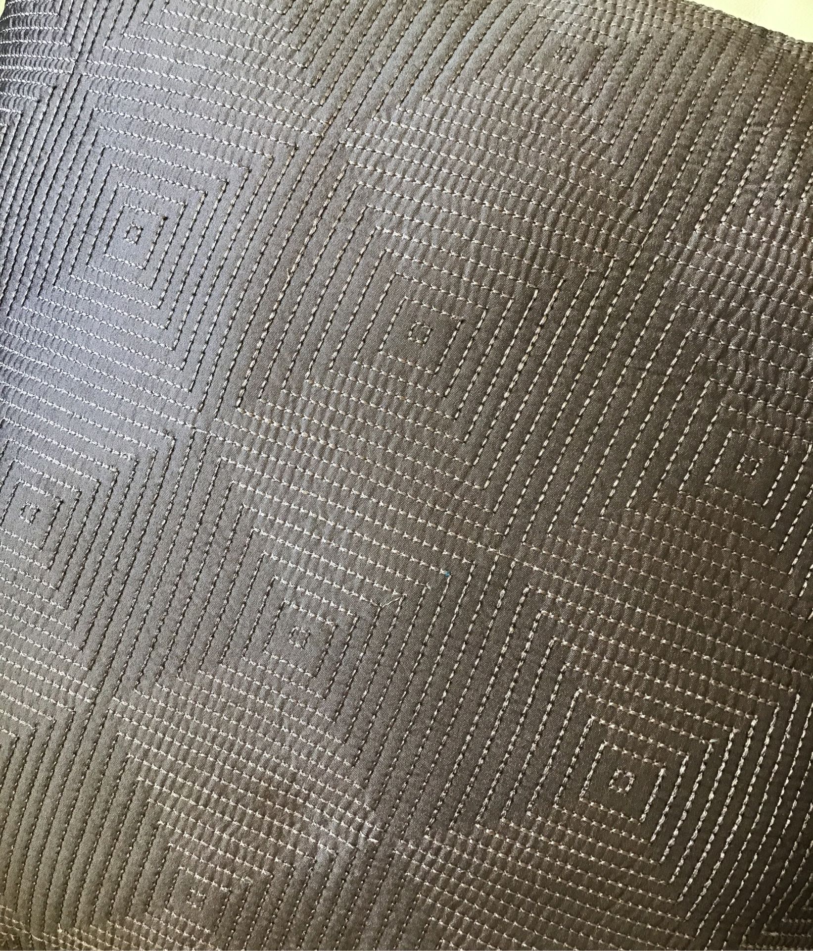 Decorative Pillows - photo 2
