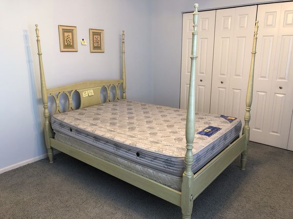 Four Poster Bed + Vanity Set