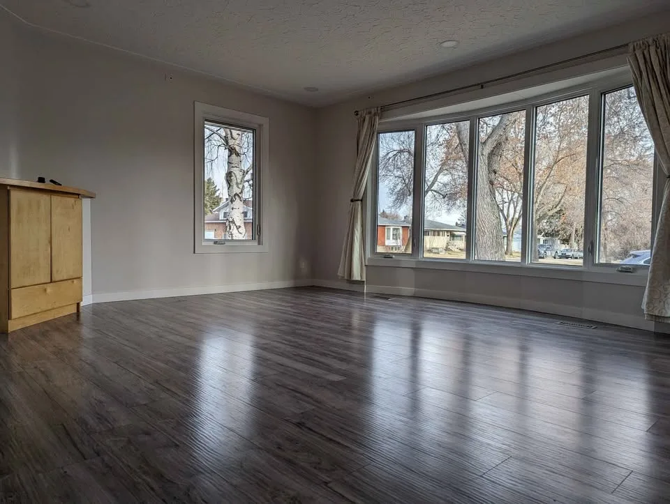 2 Beds 1 Bath - House Rental image indicator(4)