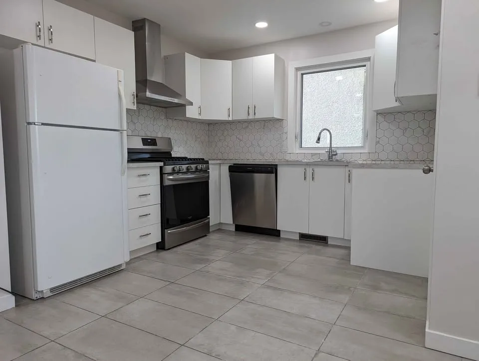 2 Beds 1 Bath - House Rental image indicator(7)