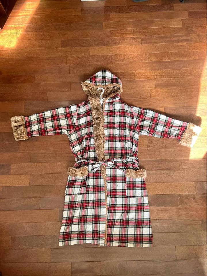 Patterned Fur Robe with Hood | Make me an offer