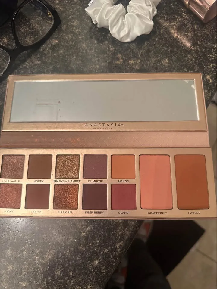 Anastasia Beverly Hills Primrose Face and Eye Pallette image indicator(2)