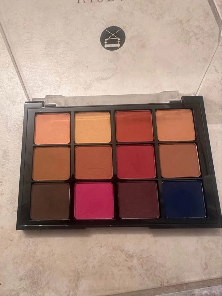 Viseart Professional Neutral Matte Eyeshadow Palette image indicator(2)