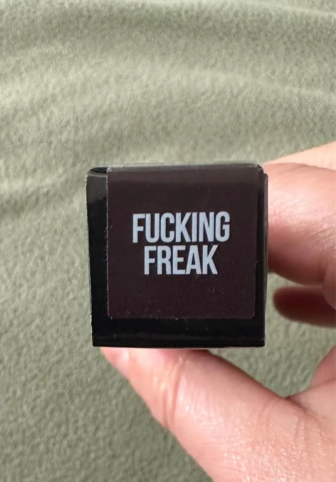 Jeffree Star Supreme gloss image indicator(2)