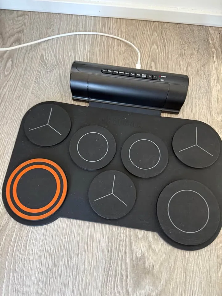 Donner Electronic Drum Set, 7 Pads Electric Drum Pad image indicator(2)