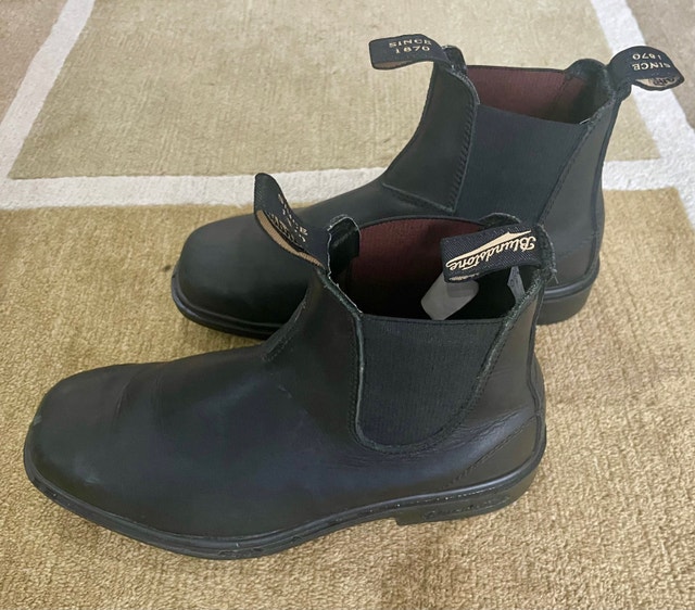 Blundstone chisel toe boots