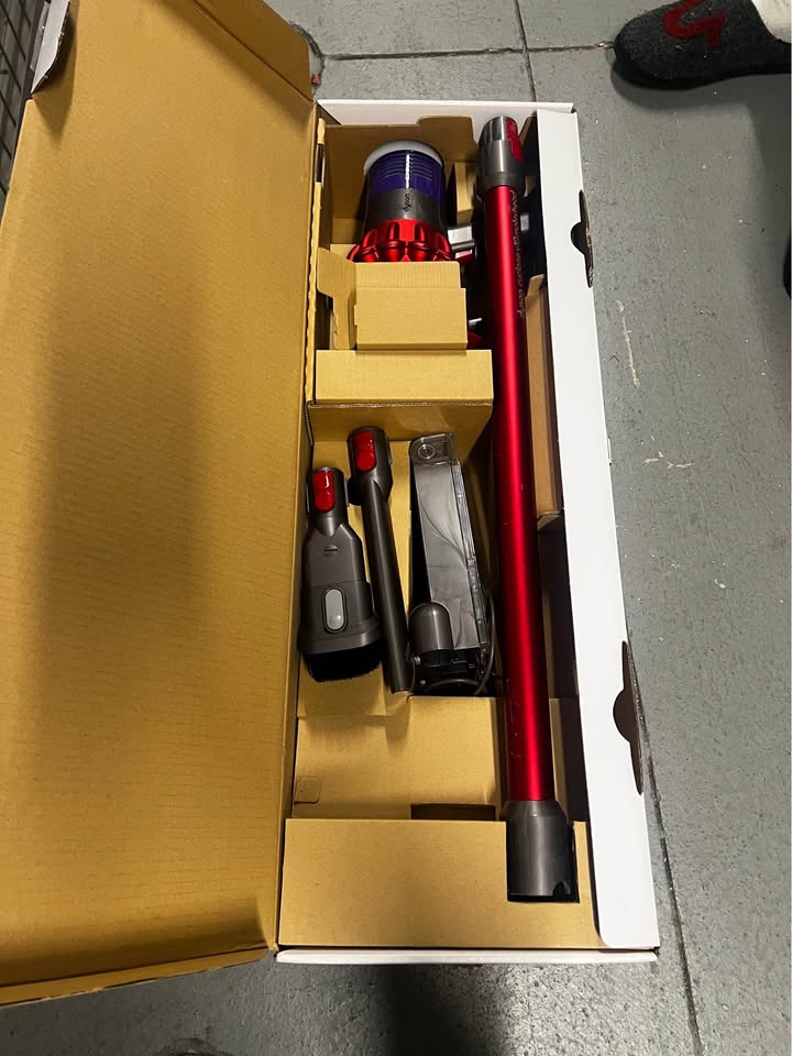 Dyson Cyclone V10 Vaccuum Cleaner - photo 2