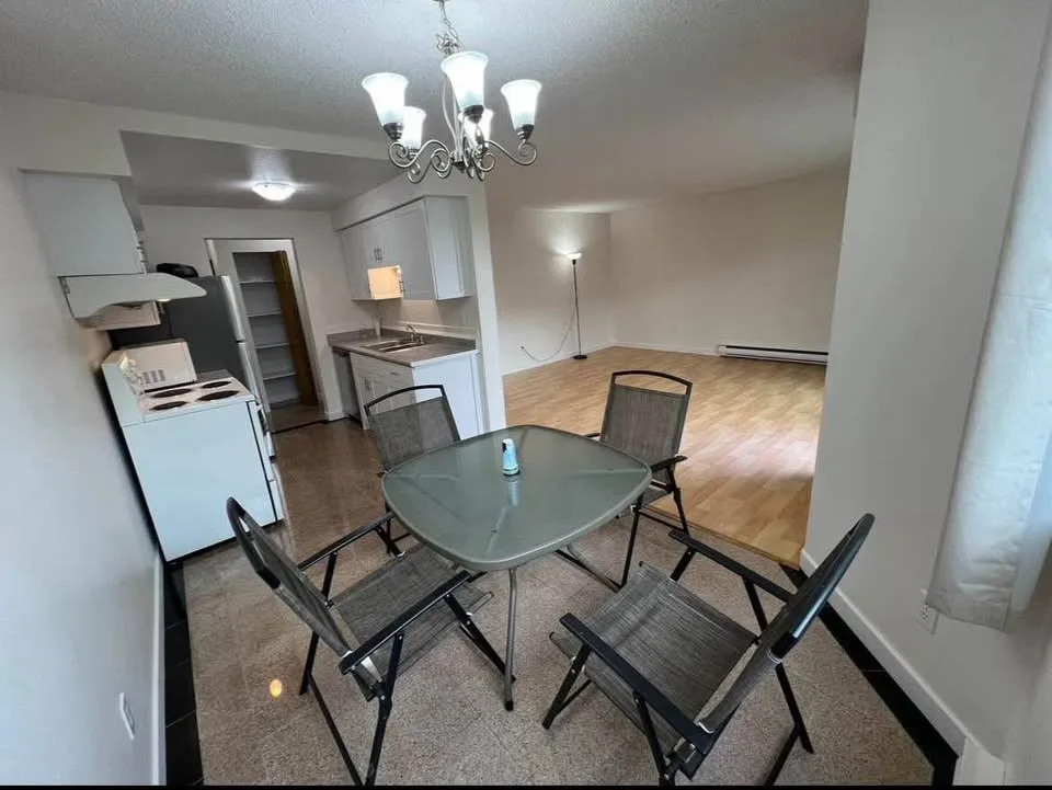 2 Beds 1 Bath - Apartment image indicator(2)