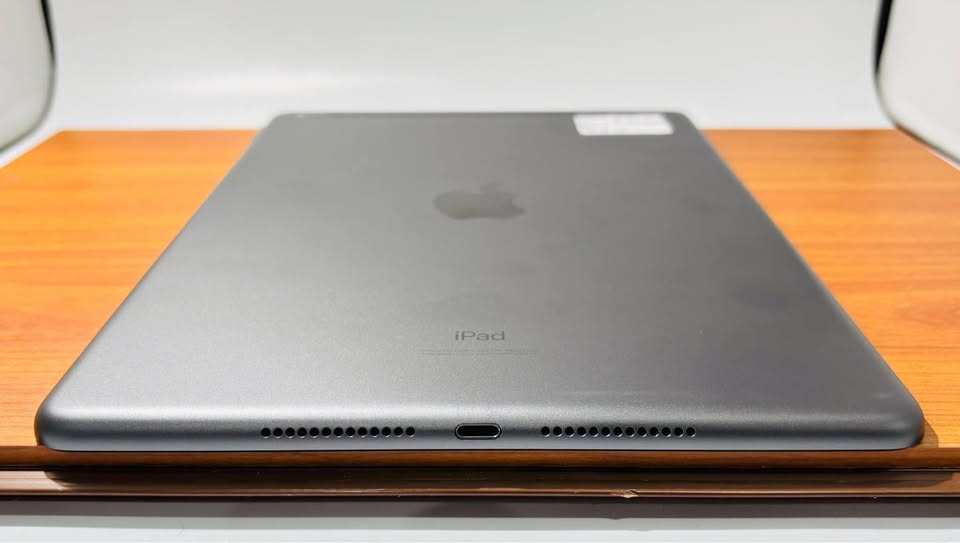 Apple iPad 8th Gen 32GB Cellular AT&T Fully Functional - photo 2