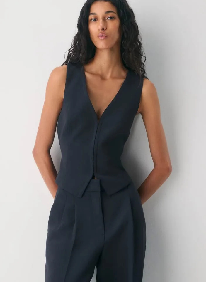 Aritzia Attire Vest Size 6 NWT image indicator(2)
