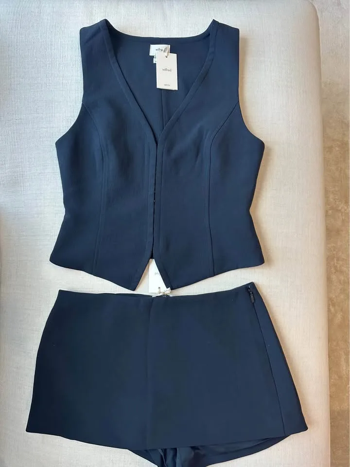 Aritzia Attire Vest Size 6 NWT image indicator(5)