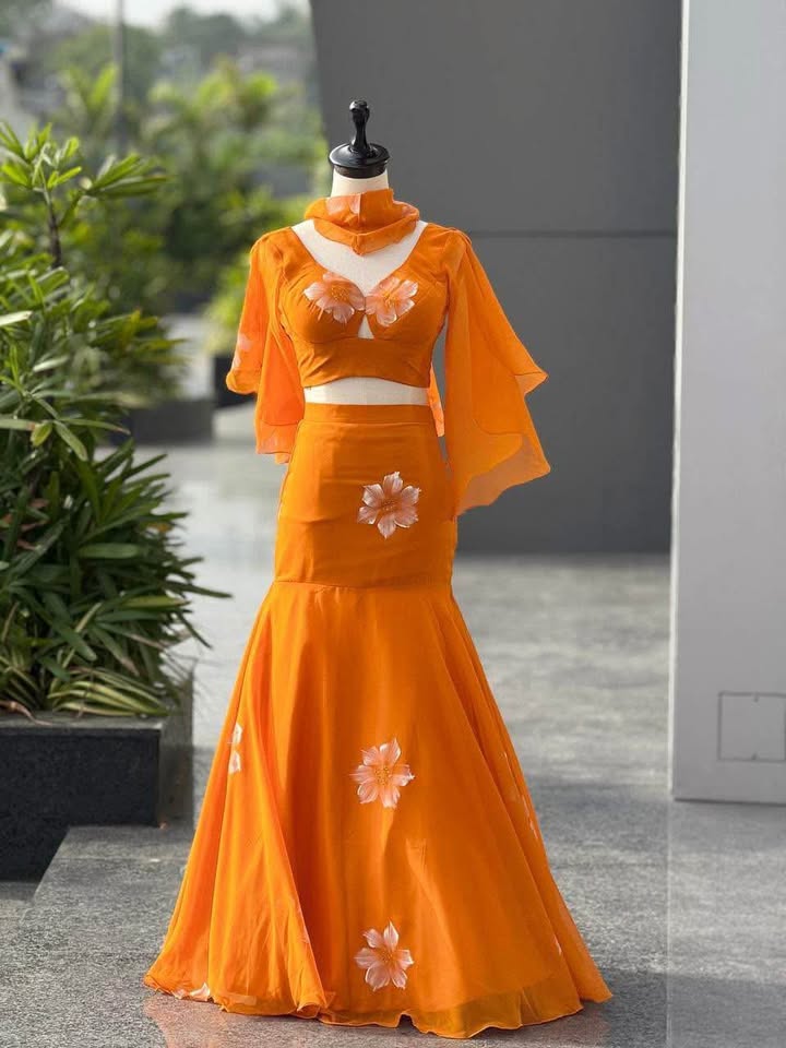 Beautiful fishcut hand painted floral Lehenga - photo 2