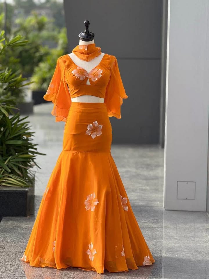 Beautiful fishcut hand painted floral Lehenga - photo 3