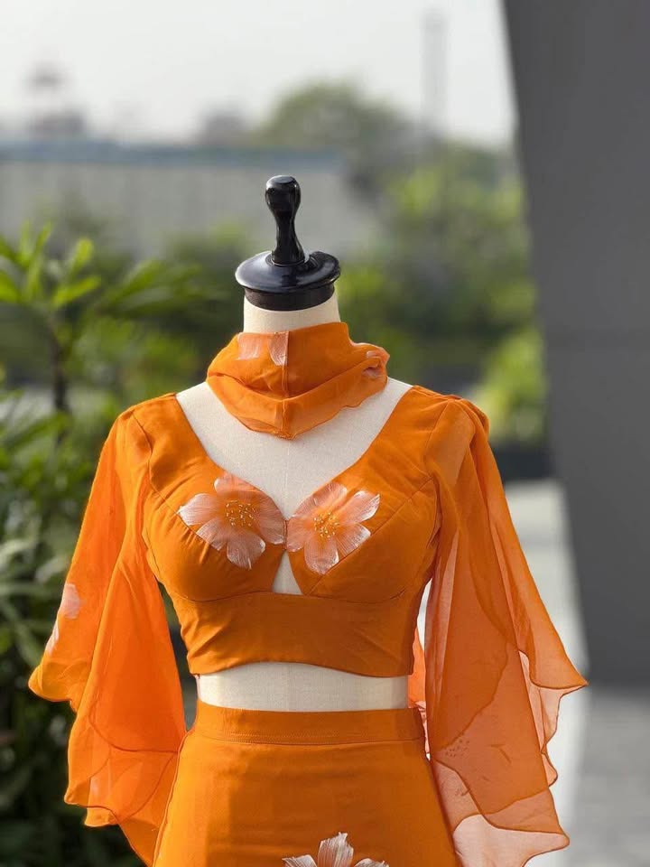 Beautiful fishcut hand painted floral Lehenga - photo 4