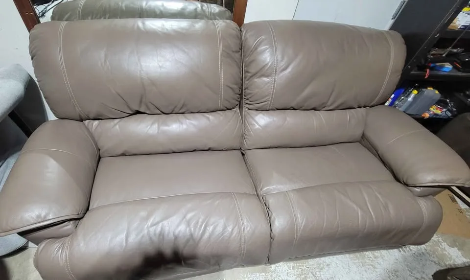 Leather LaZBoy Electronic Recliner Sofa & Love Chair image indicator(4)