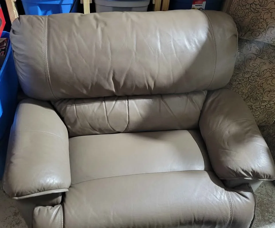 Leather LaZBoy Electronic Recliner Sofa & Love Chair image indicator(6)