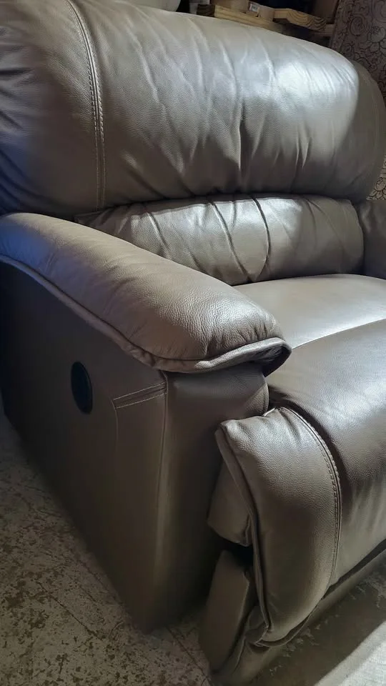 Leather LaZBoy Electronic Recliner Sofa & Love Chair image indicator(7)