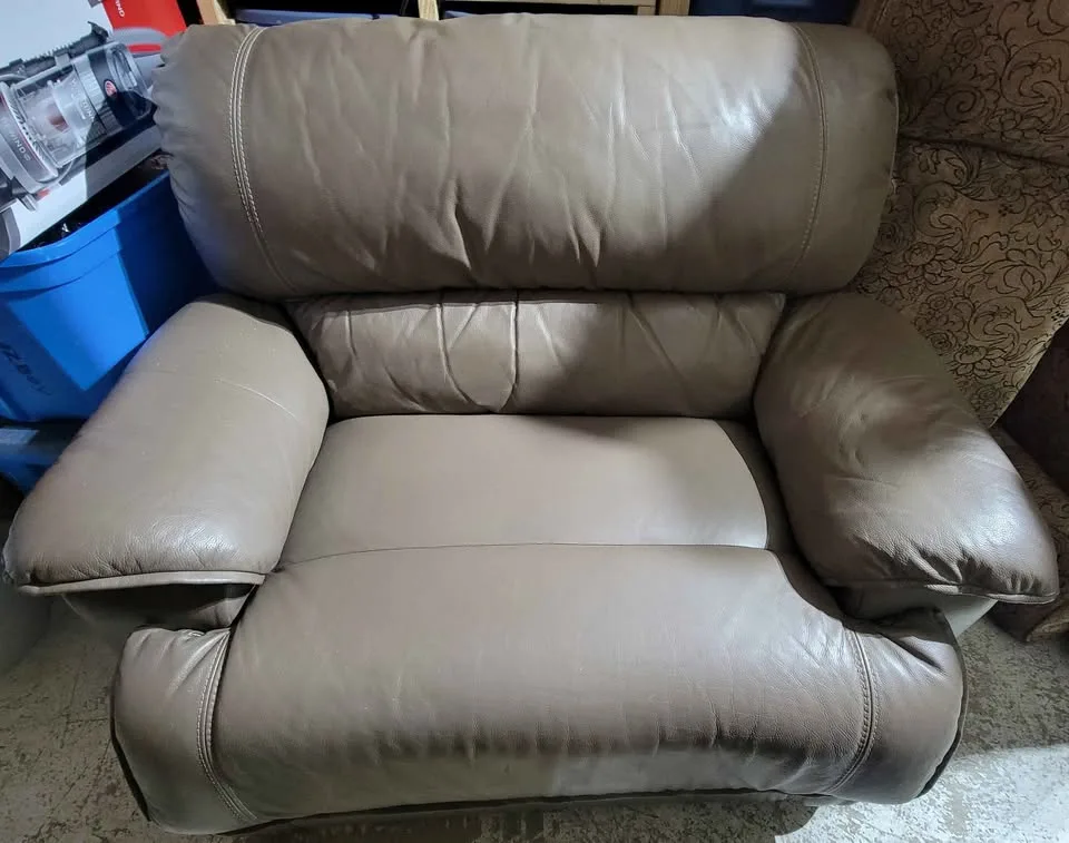 Leather LaZBoy Electronic Recliner Sofa & Love Chair image indicator(9)