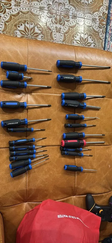 Screwdriver set (4 missing) image indicator(3)
