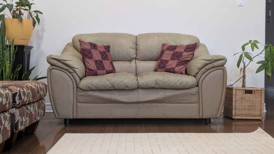 3-Piece Leather Sofa, Loveseat, & Chair Set - Good Condition - photo 4