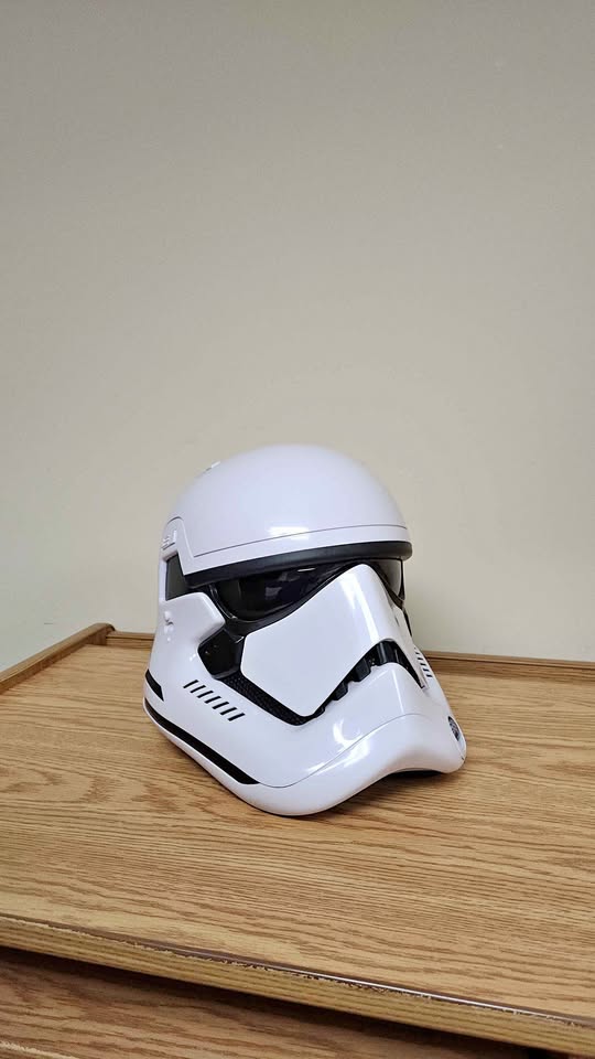 STAR WARS Storm Trooper Premium Battery Powered Helmet