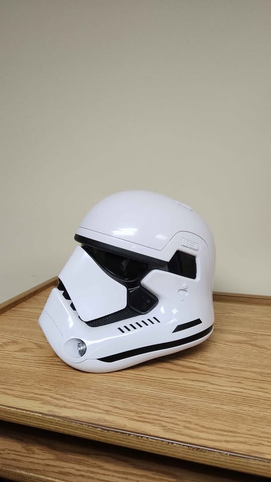 STAR WARS Storm Trooper Premium Battery Powered Helmet - photo 2