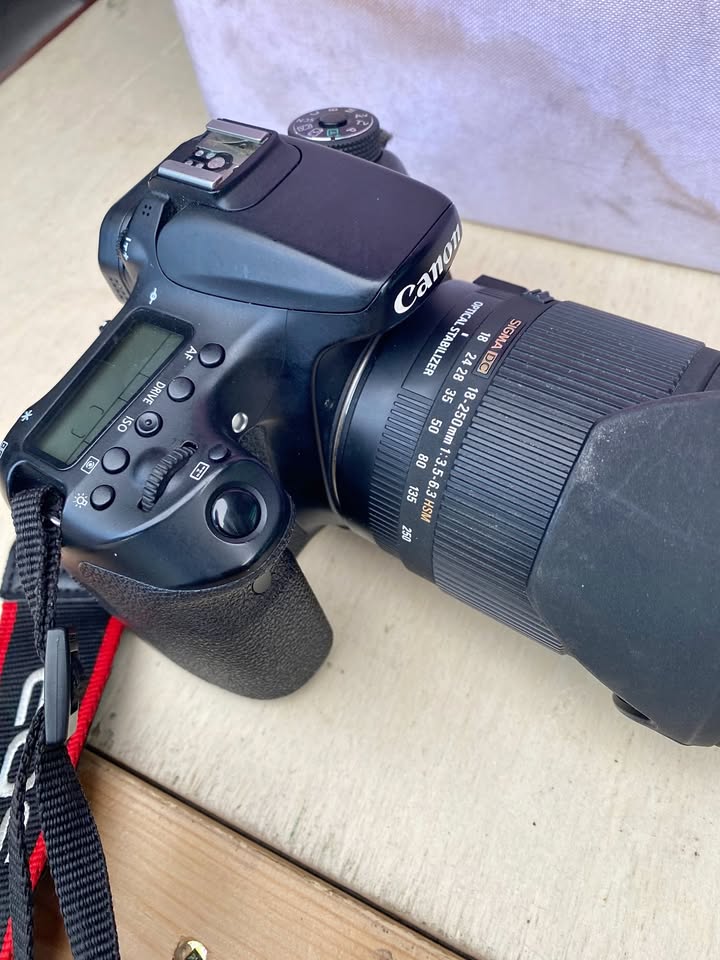 Canon EOS 70D with extra accessories
