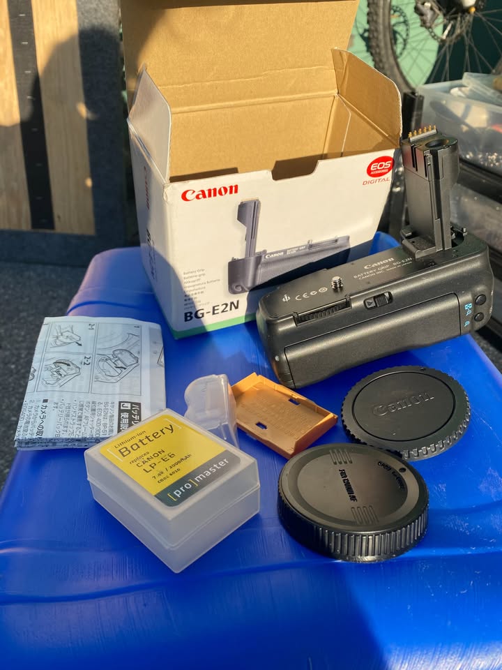 Canon EOS 70D with extra accessories - photo 2