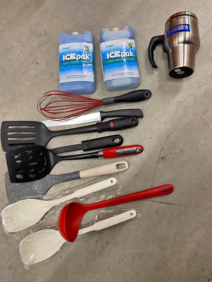 Kitchen uttentils (ideal for camping too)