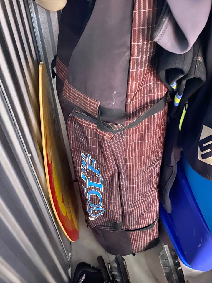 Golf bag on wheels