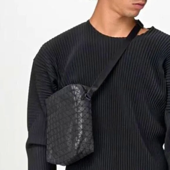 BAO BAO ISSEY MIYAKE Voyager One-Tone Black Crossbody thumbnail