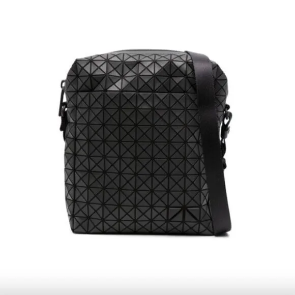 BAO BAO ISSEY MIYAKE Voyager One-Tone Black Crossbody image indicator(3)