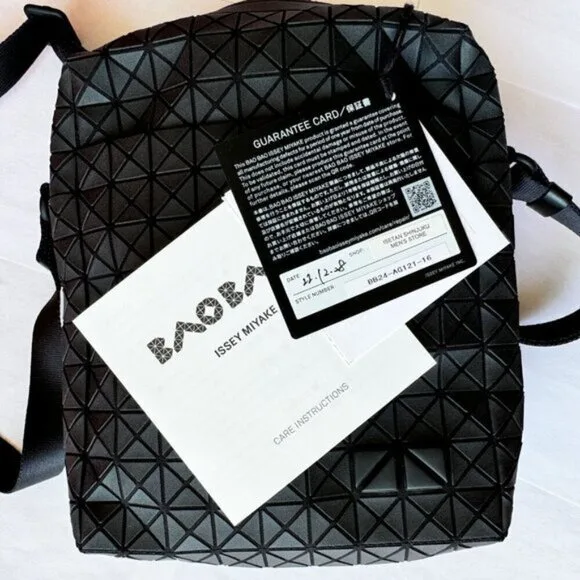 BAO BAO ISSEY MIYAKE Voyager One-Tone Black Crossbody image indicator(10)