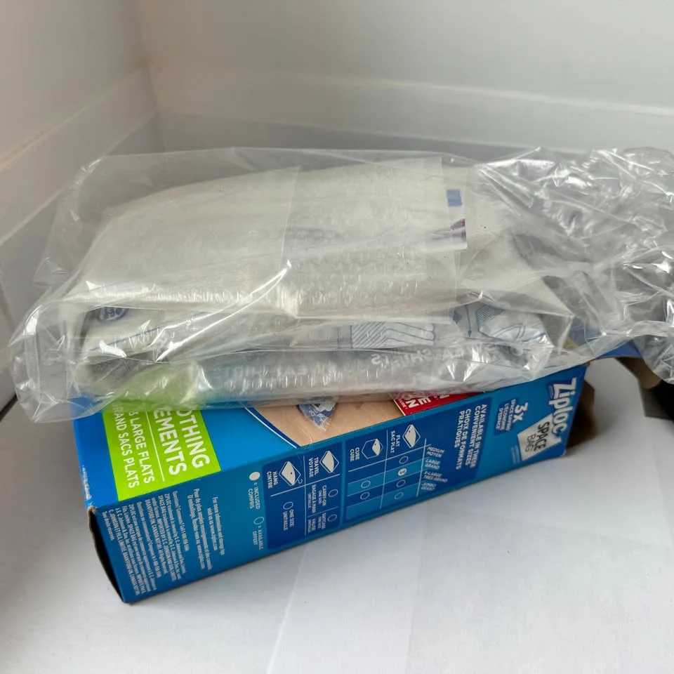 Ziploc Space Bag for Clothing 3 Large Bags image indicator(6)