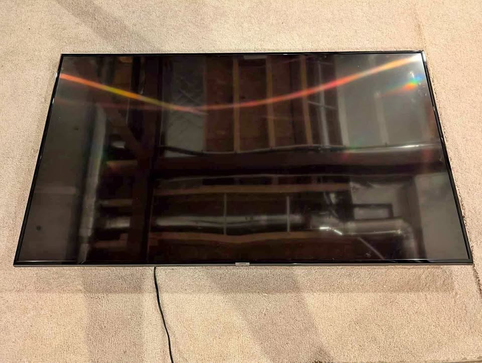 65" Samsung TV (READ DESCRIPTION)