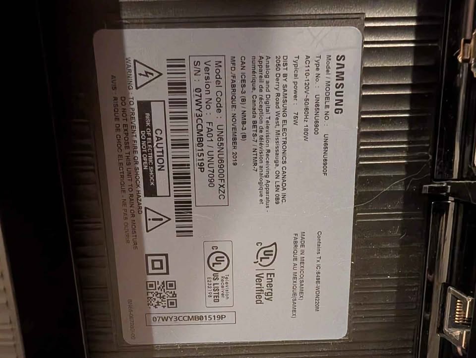 65" Samsung TV (READ DESCRIPTION) - photo 2