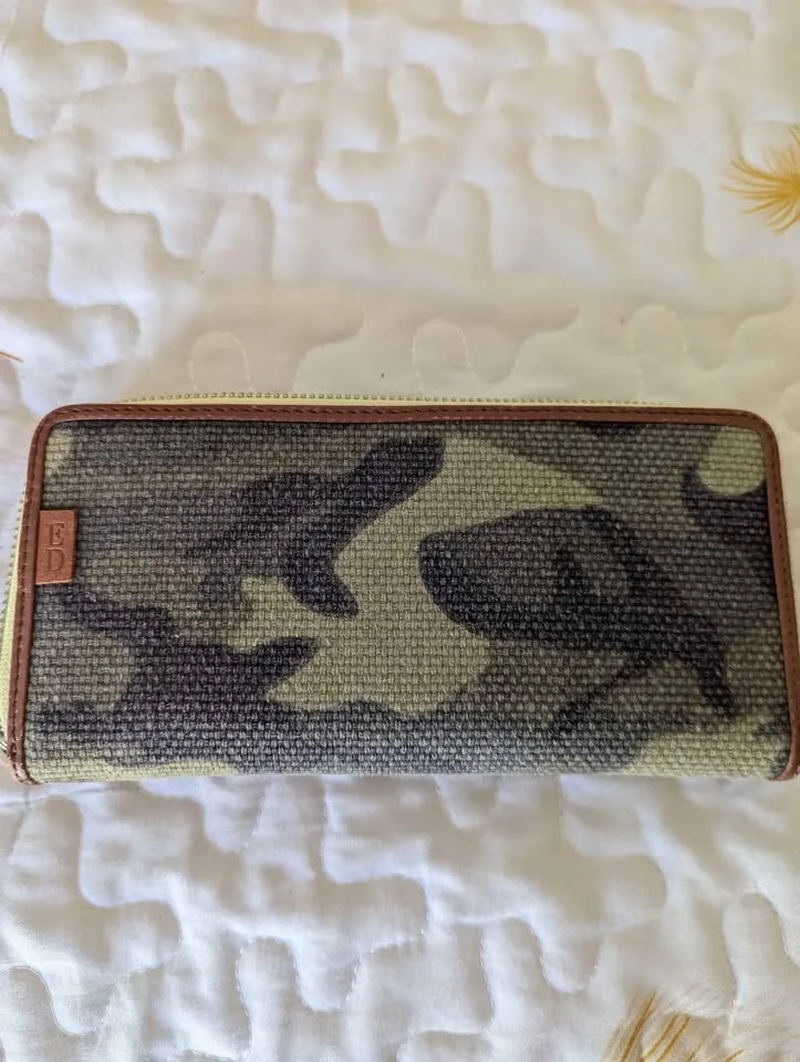 Ellen DeGeneres 'Happiness' wallet image indicator(2)