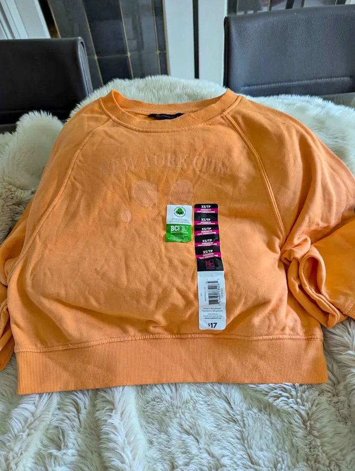 🆕No Boundaries Cropped Peach Sweatshirt – XS NWT | Soft Blend🆕