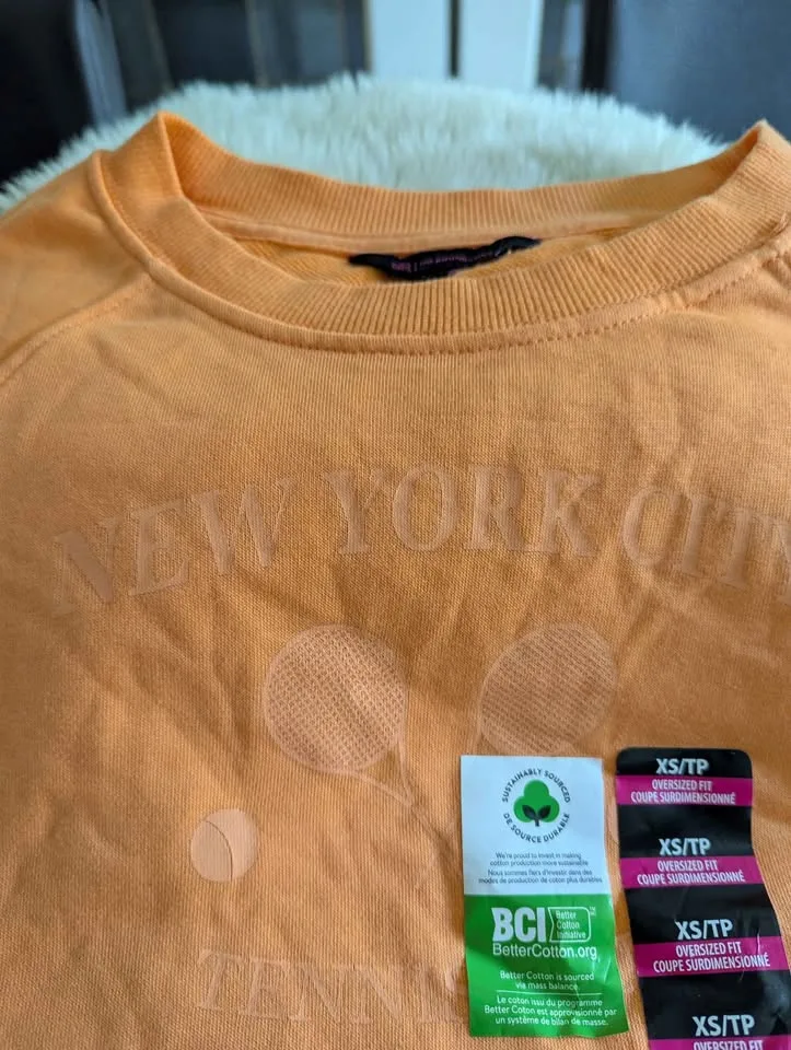 🆕No Boundaries Cropped Peach Sweatshirt – XS NWT | Soft Blend🆕 image indicator(2)